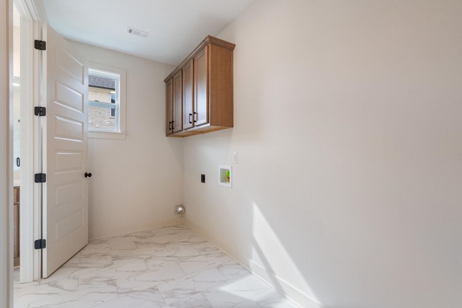 Image 27 of a home in White Oak.