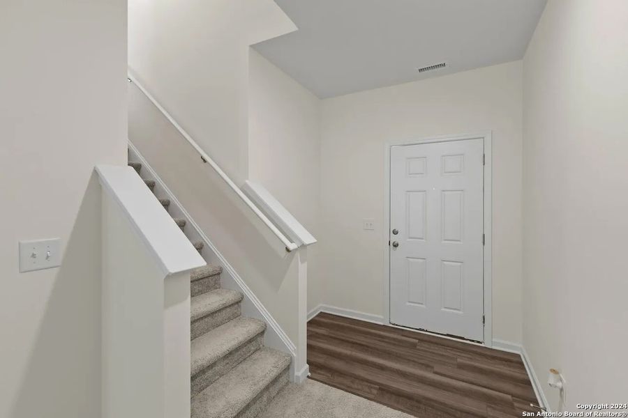 Spacious, unfurnished interior of a new home in Hennersby Hollow, San Antonio (Image 12). Spacious, unfurnished interior of a new home in Hennersby Hollow, San Antonio (Image 12).
