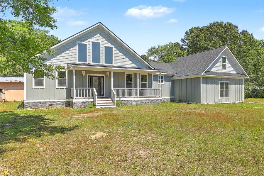 Exterior details and patio area of a home in , Moncks Corner (Image 4).