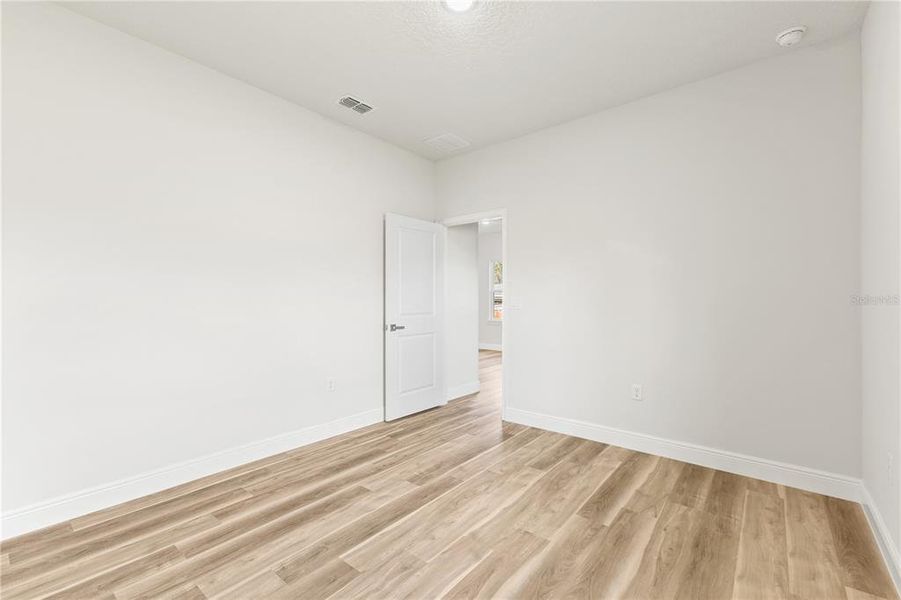 Spacious, unfurnished interior of a new home in , Ocala (Image 26).