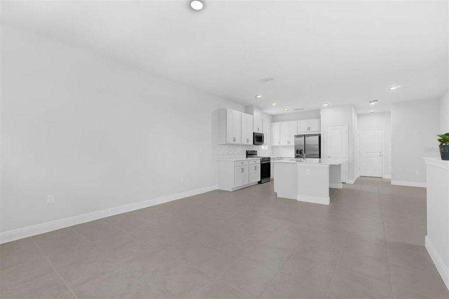 Spacious, unfurnished interior of a new home in , St. Cloud (Image 36).