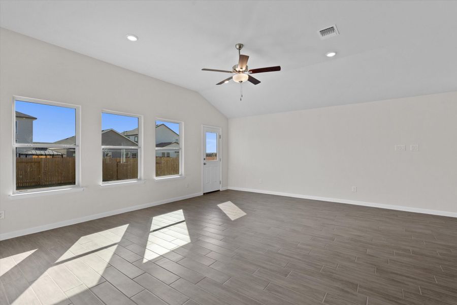 Spacious, unfurnished interior of a new home in Morningstar, Georgetown (Image 18).
