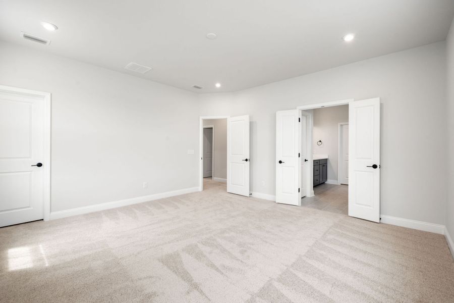 Spacious, unfurnished interior of a new home in Heartwood, Richmond Hill (Image 23).