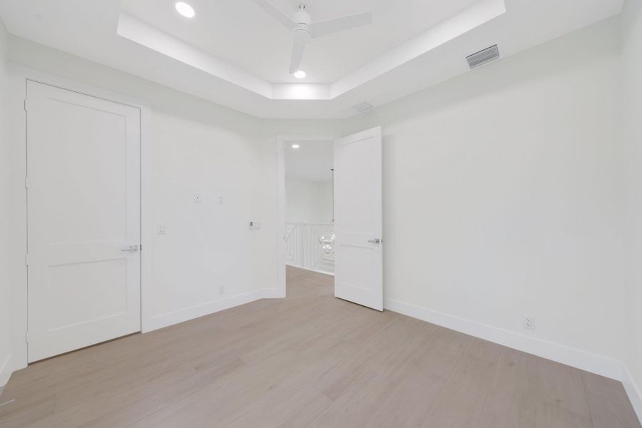 Spacious, unfurnished interior of a new home in , Jupiter (Image 44).