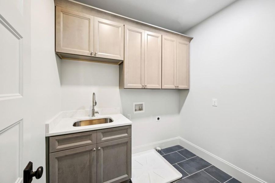 Furnished interior view inside a new home in , Atlanta (Image 8).