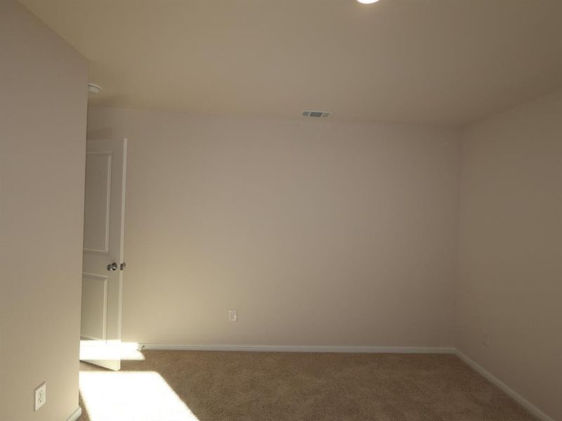 Spacious, unfurnished interior of a new home in Sanderos, Fort Worth (Image 10).