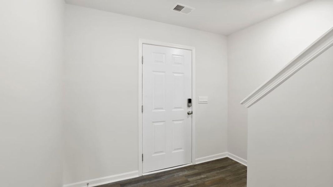Spacious, unfurnished interior of a new home in Seneca Falls, Seneca (Image 16).