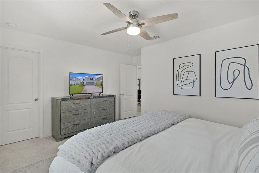 Furnished interior view inside a new home in , Clermont (Image 35).
