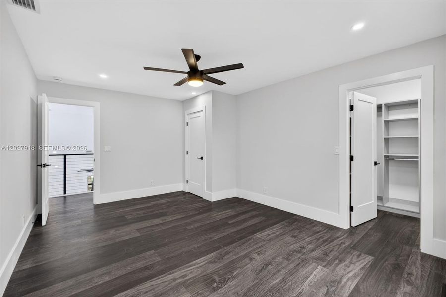 Spacious, unfurnished interior of a new home in , Palm Beach Gardens (Image 81).