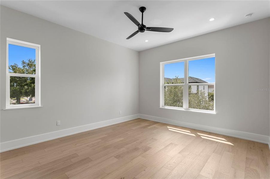 Spacious, unfurnished interior of a new home in , Tampa (Image 77).