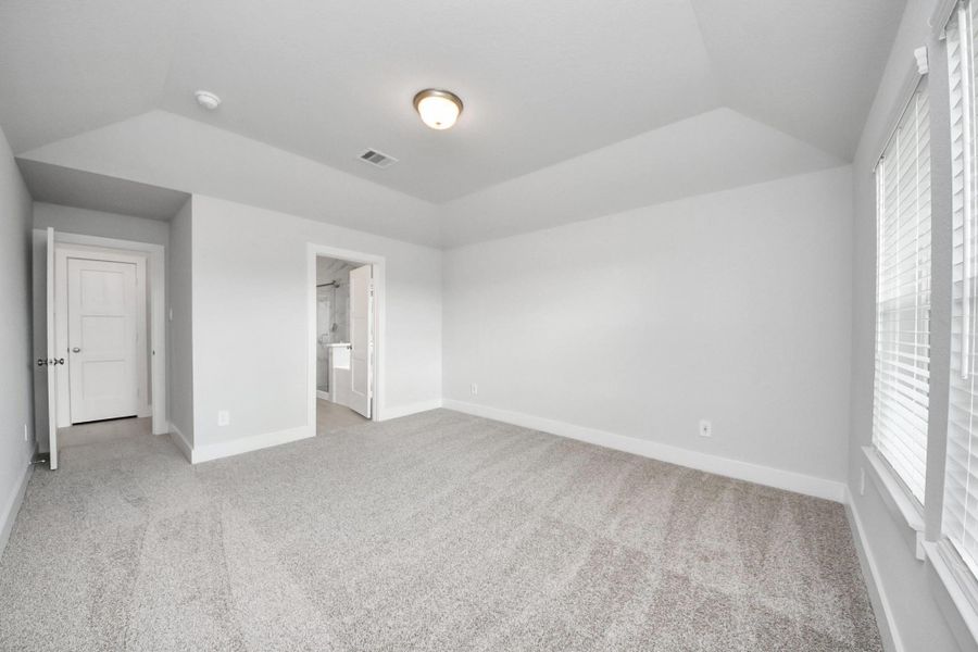 Spacious, unfurnished interior of a new home in Laurel Landing: Landmark Collection, Alvin (Image 33).