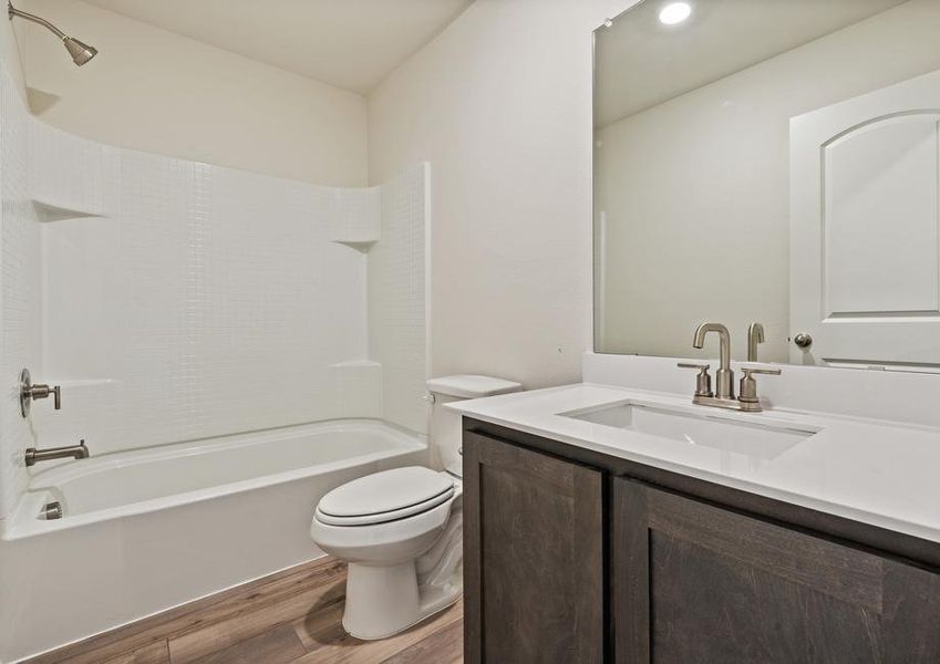 The secondary bathroom of the Rio Grande has a shower-tub combo.