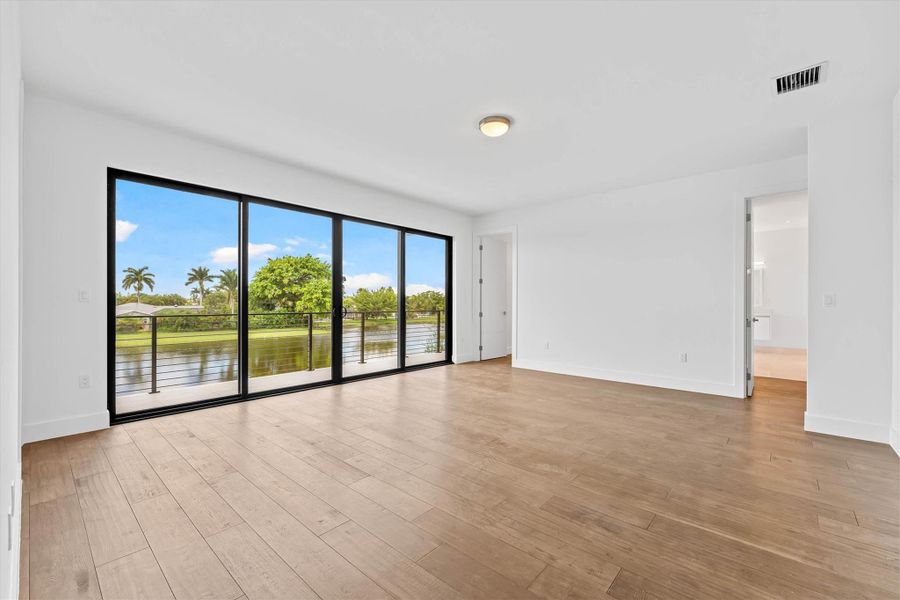 Spacious, unfurnished interior of a new home in , Weston (Image 76).