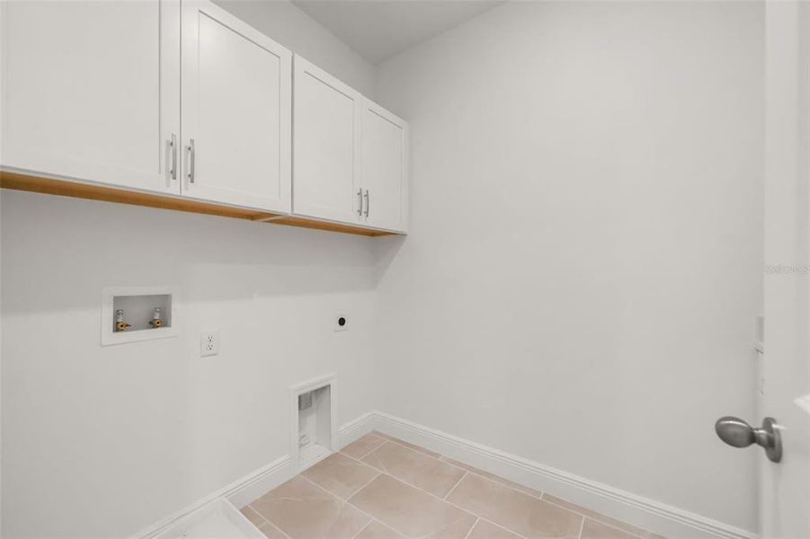 Spacious, unfurnished interior of a new home in Palms at Windermere, Windermere (Image 23). Spacious, unfurnished interior of a new home in Palms at Windermere, Windermere (Image 23).