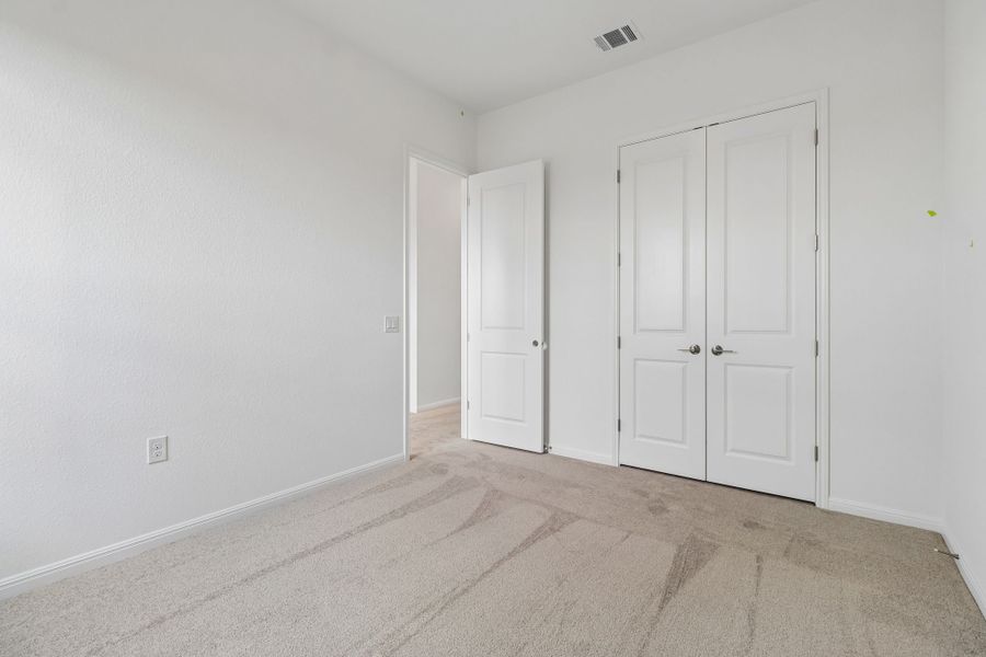 Spacious, unfurnished interior of a new home in Silverleaf, Cedar Creek (Image 34).
