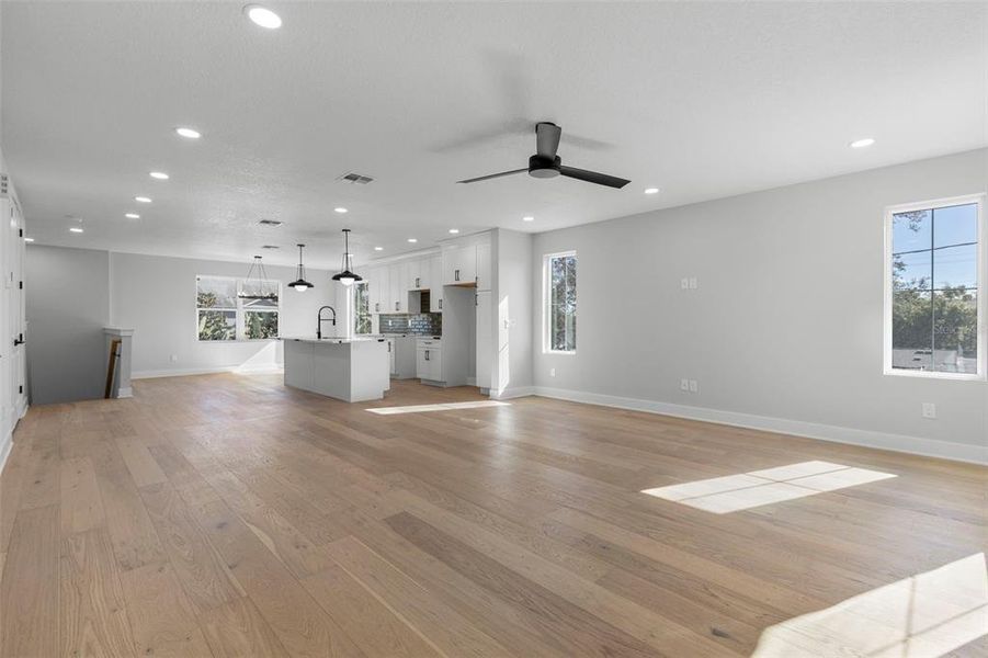 Spacious, unfurnished interior of a new home in , Tampa (Image 17).