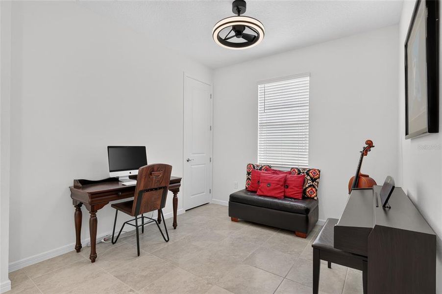 Furnished interior view inside a new home in Del Webb Stone Creek, Ocala (Image 39).