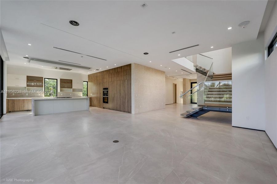 Spacious, unfurnished interior of a new home in , Miami Beach (Image 17).