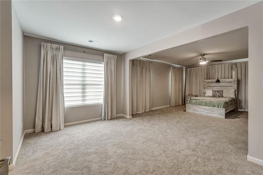Spacious, unfurnished interior of a new home in Thompson Ridge, Dallas (Image 24). Spacious, unfurnished interior of a new home in Thompson Ridge, Dallas (Image 24).