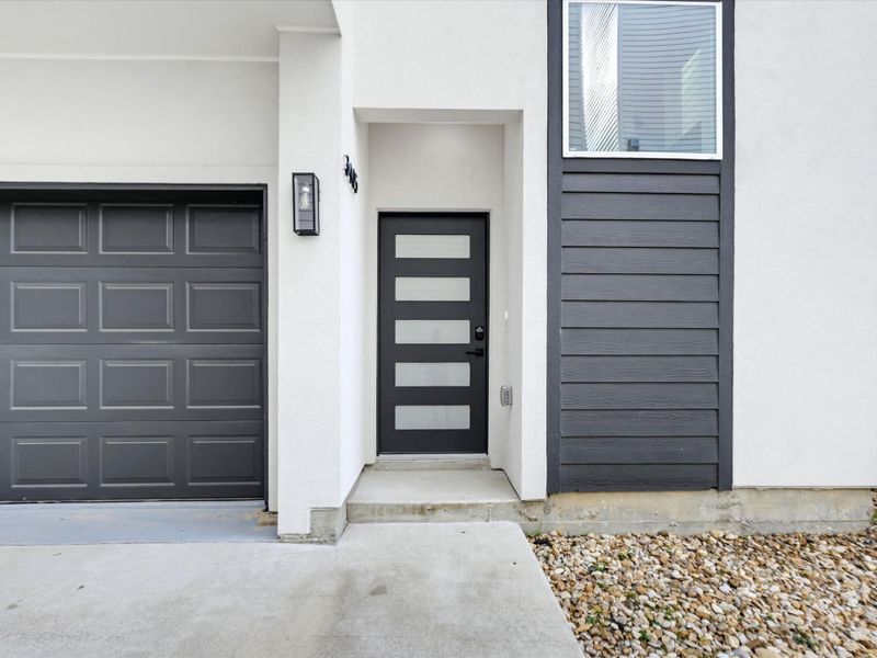 Exterior details and patio area of a home in , Houston (Image 28).