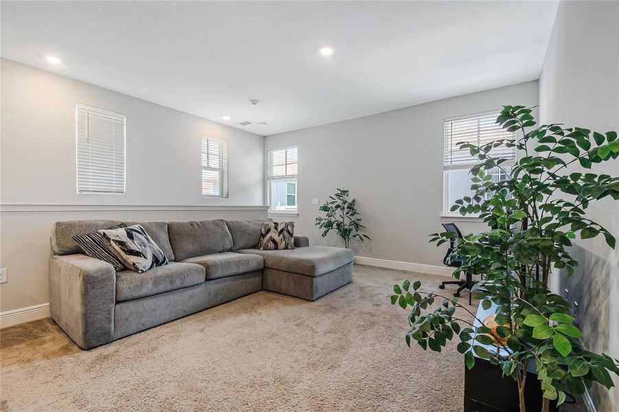Furnished interior view inside a new home in , Orlando (Image 35).