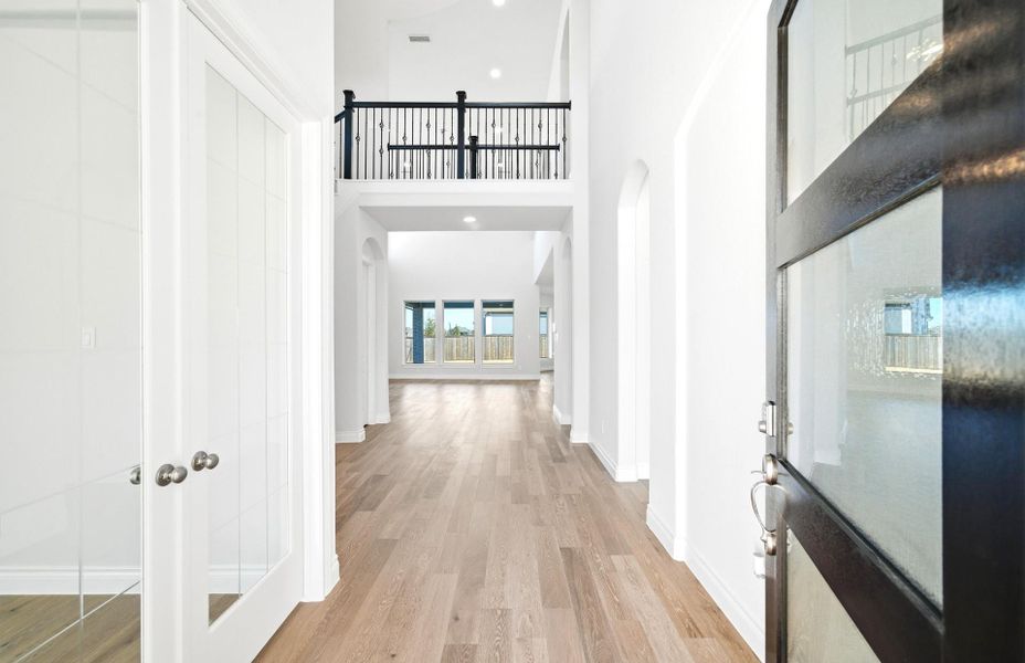Spacious, unfurnished interior of a new home in Bridgeland 60′, Cypress (Image 26).