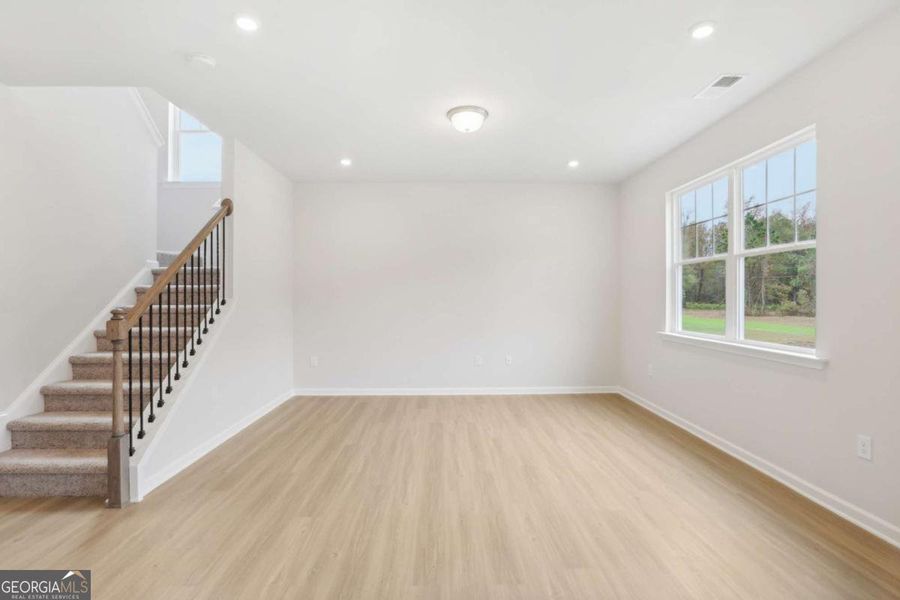 Spacious, unfurnished interior of a new home in Stonebridge North, Macon (Image 10).