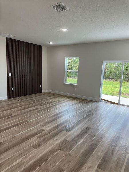 Spacious, unfurnished interior of a new home in , Ocala (Image 19).