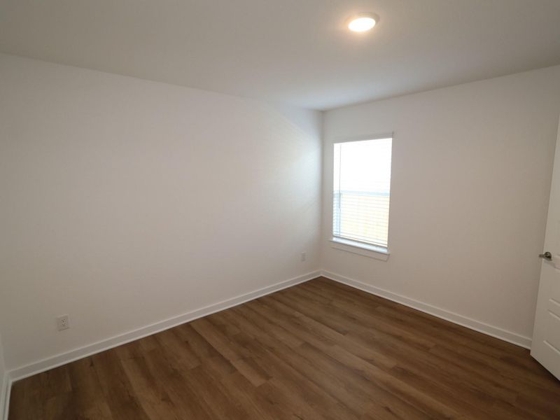 Spacious, unfurnished interior of a new home in Ambrose, La Marque (Image 7).