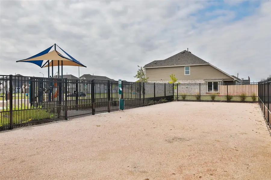Community amenities in Beamer Villas, Friendswood (Image 44).