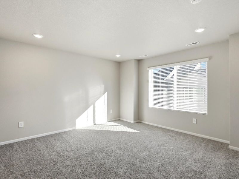 Spacious, unfurnished interior of a new home in Three Hills, Morrison (Image 11).