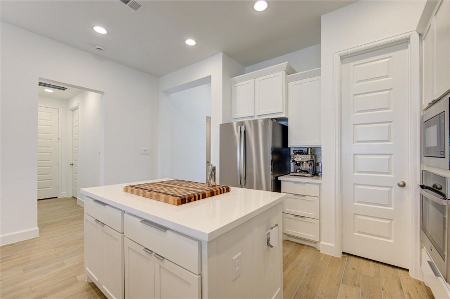 Furnished interior view inside a new home in Cross Creek West, Fulshear (Image 32).