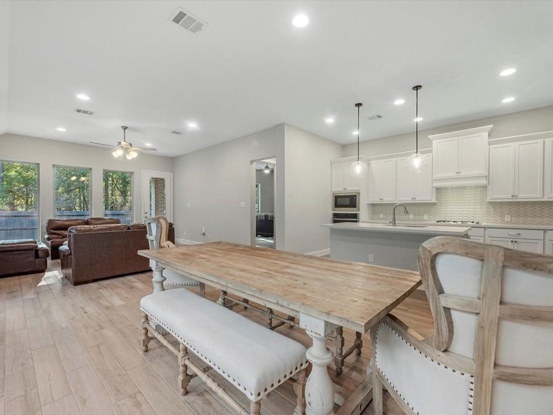 Furnished interior view inside a new home in Artavia 45', Conroe (Image 8). Furnished interior view inside a new home in Artavia 45', Conroe (Image 8).