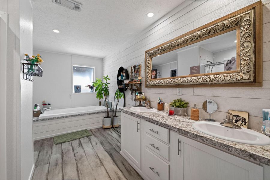 Furnished interior view inside a new home in , Hempstead (Image 6).