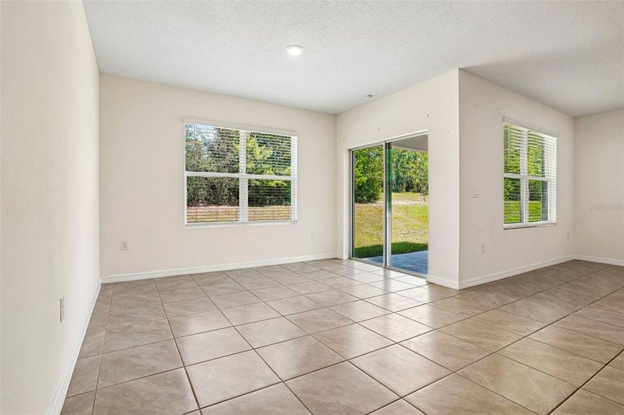 Spacious, unfurnished interior of a new home in Lake Diamond, Ocala (Image 33).