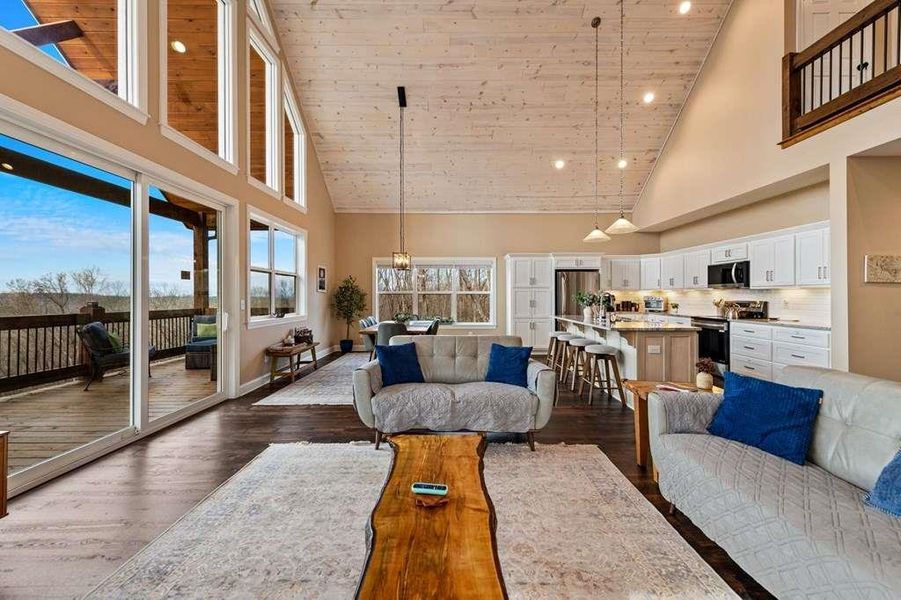 Community amenities in , Talking Rock (Image 73).