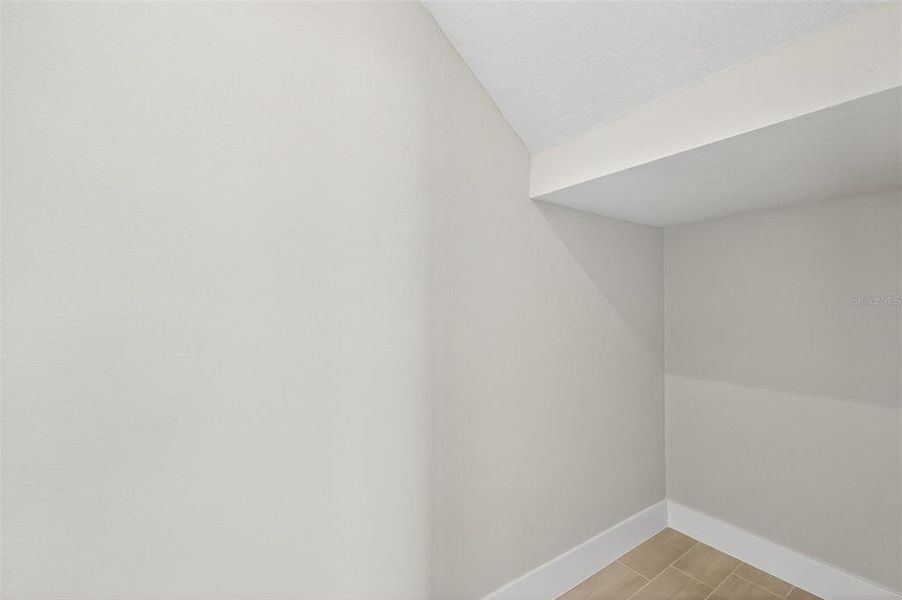 Spacious, unfurnished interior of a new home in Wellen Park, Venice (Image 15).