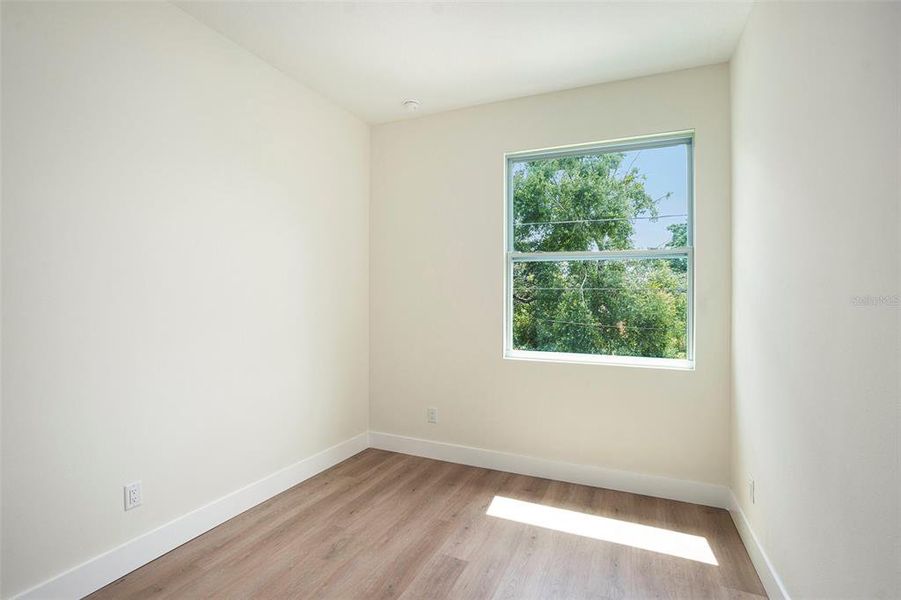 Spacious, unfurnished interior of a new home in , Tampa (Image 25).