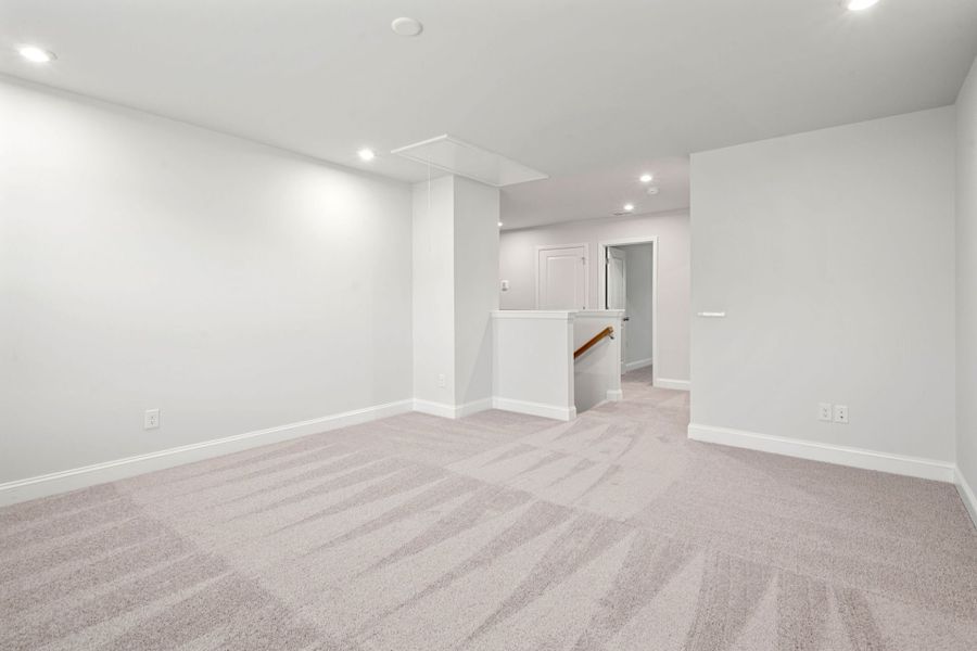 Spacious, unfurnished interior of a new home in Waterways, Richmond Hill (Image 26).