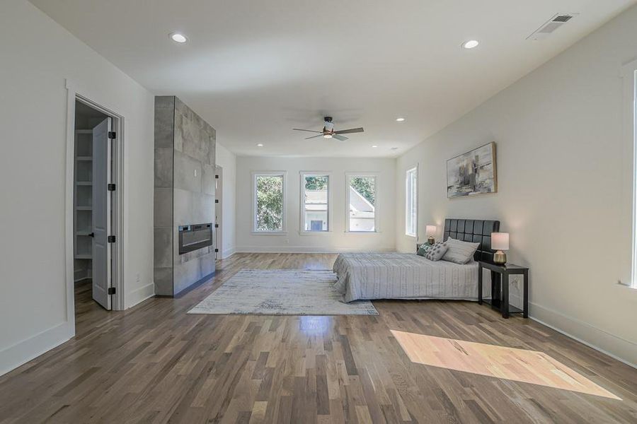 Furnished interior view inside a new home in , Atlanta (Image 33).