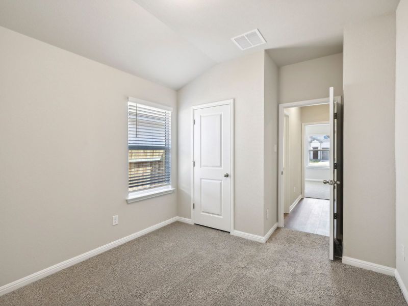 Spacious, unfurnished interior of a new home in Waterstone Crossing, Kyle (Image 14).