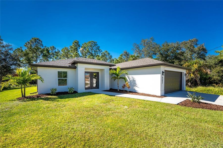Exterior details and patio area of a home in , North Port (Image 30).