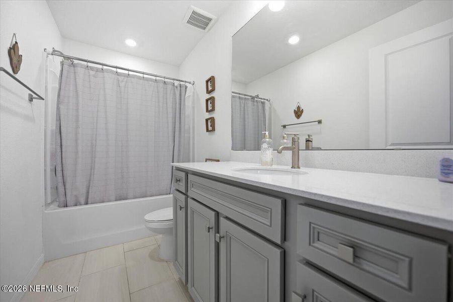 Furnished interior view inside a new home in , Middleburg (Image 15).