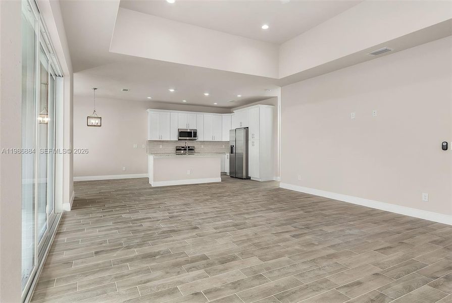 Finishes may vary Finishes may vary