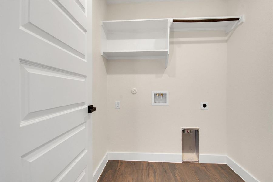 Spacious, unfurnished interior of a new home in , Bastrop (Image 19).