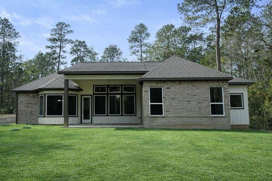 Exterior details and patio area of a home in , Huntsville (Image 29).