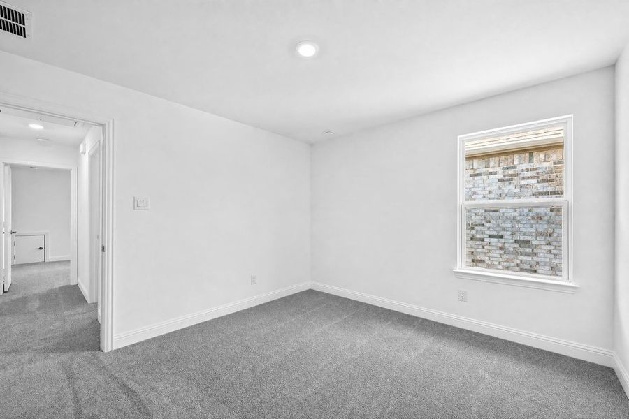Spacious, unfurnished interior of a new home in South Oak, Oak Point (Image 22). Spacious, unfurnished interior of a new home in South Oak, Oak Point (Image 22).