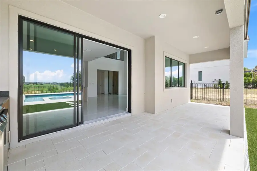 Exterior details and patio area of a home in , Montverde (Image 3).