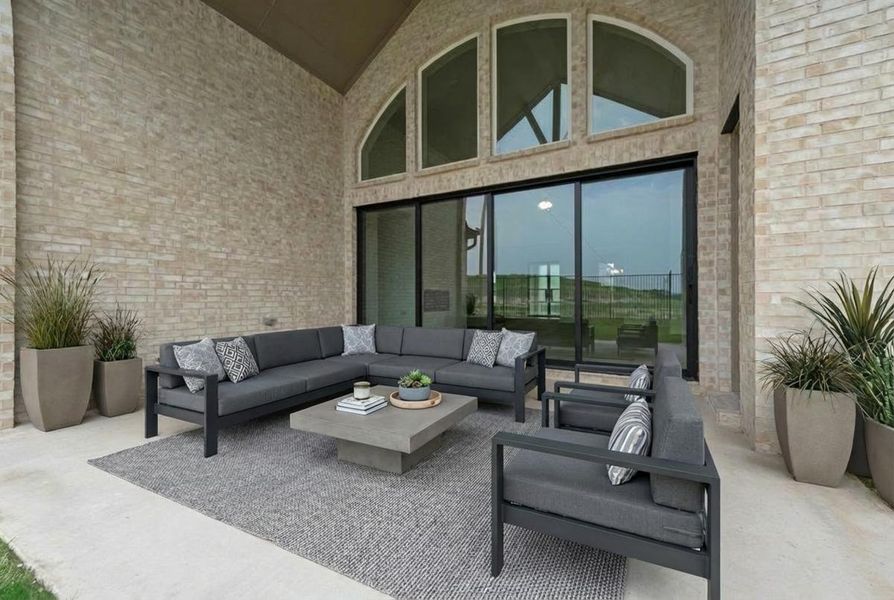 Exterior details and patio area of a home in Breezy Hill, Rockwall (Image 25).