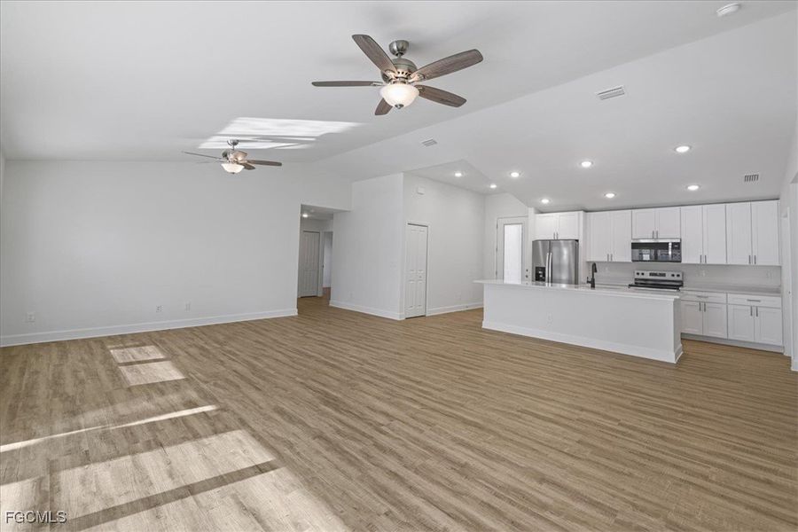 Spacious, unfurnished interior of a new home in Cape Coral, Cape Coral (Image 15).